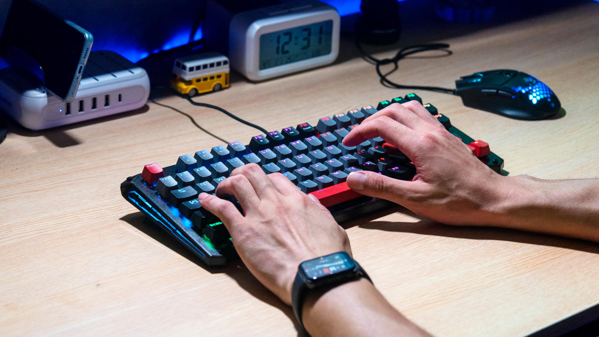 电竞机械键盘该有的样子，血手幽灵B930体验：极速响应，制敌机先