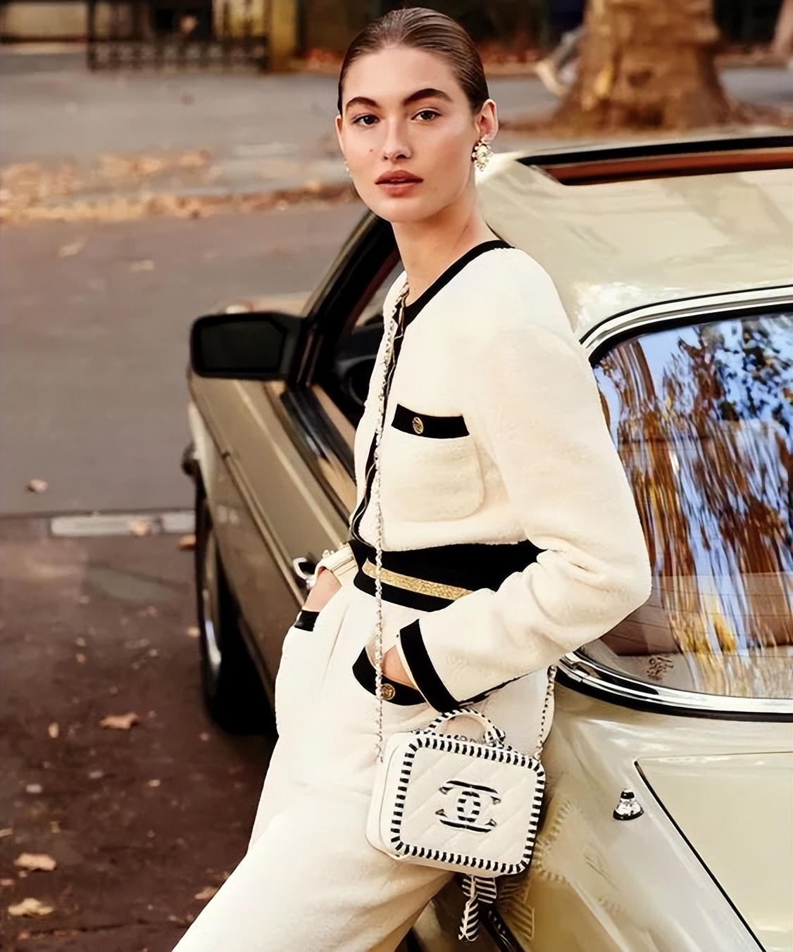 为什么小香风外套穿了显得很驼背,为什么你穿小香风廉价又土气