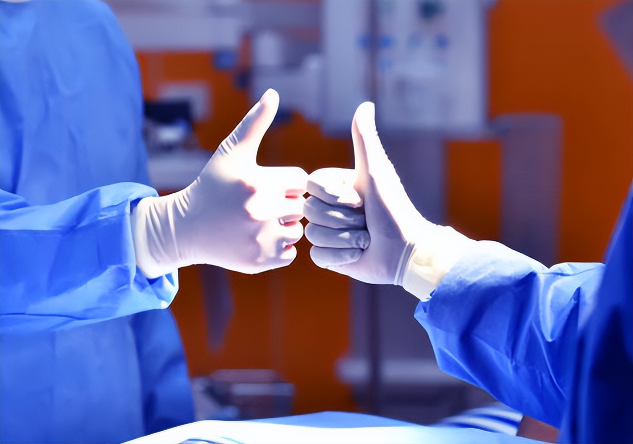 一台10万的手术医生拿多少,手术室主刀医生一般能拿多少钱