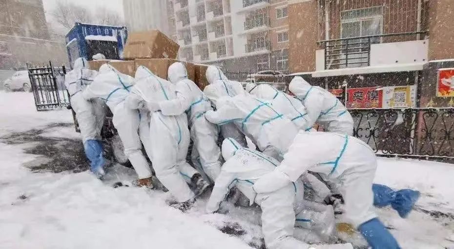 2021全年最感动人心的5张*拍偷**照,承包了朋友圈所有泪点