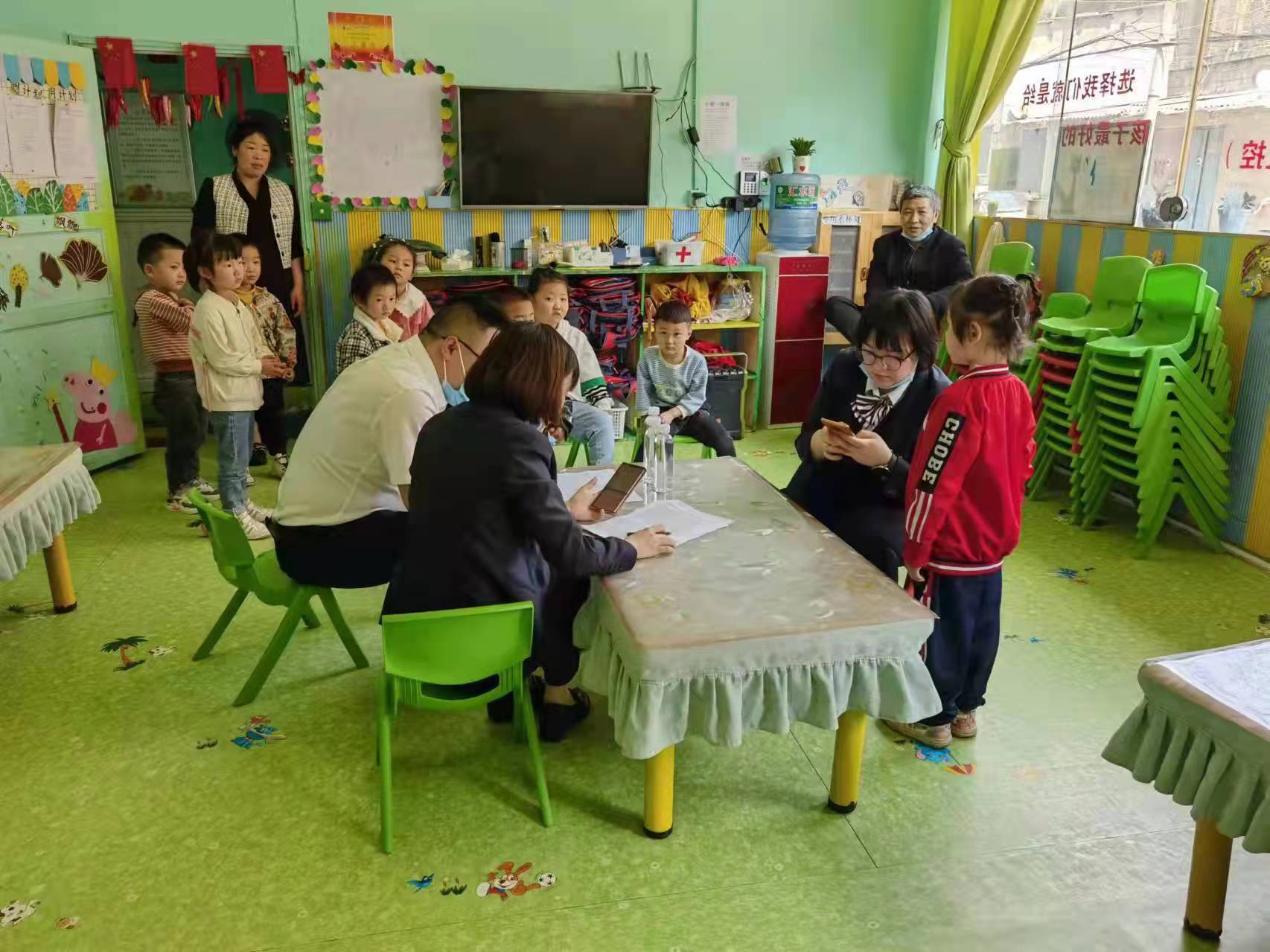 贵州织金农商银行坚守为民初心提速完成受资助学生社会保障卡办理