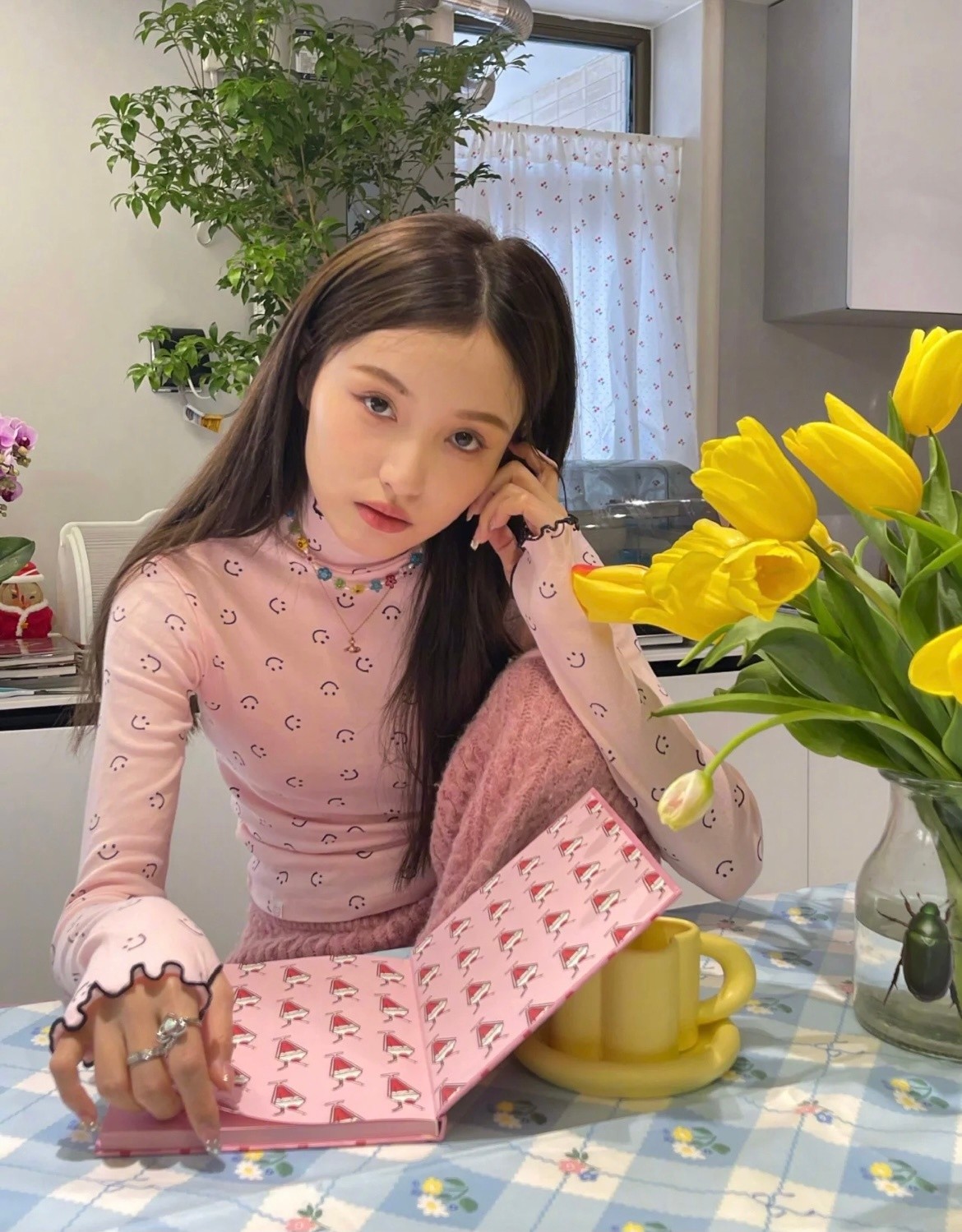 林小宅一身休闲装不失少女心,林小宅牛仔裤穿搭