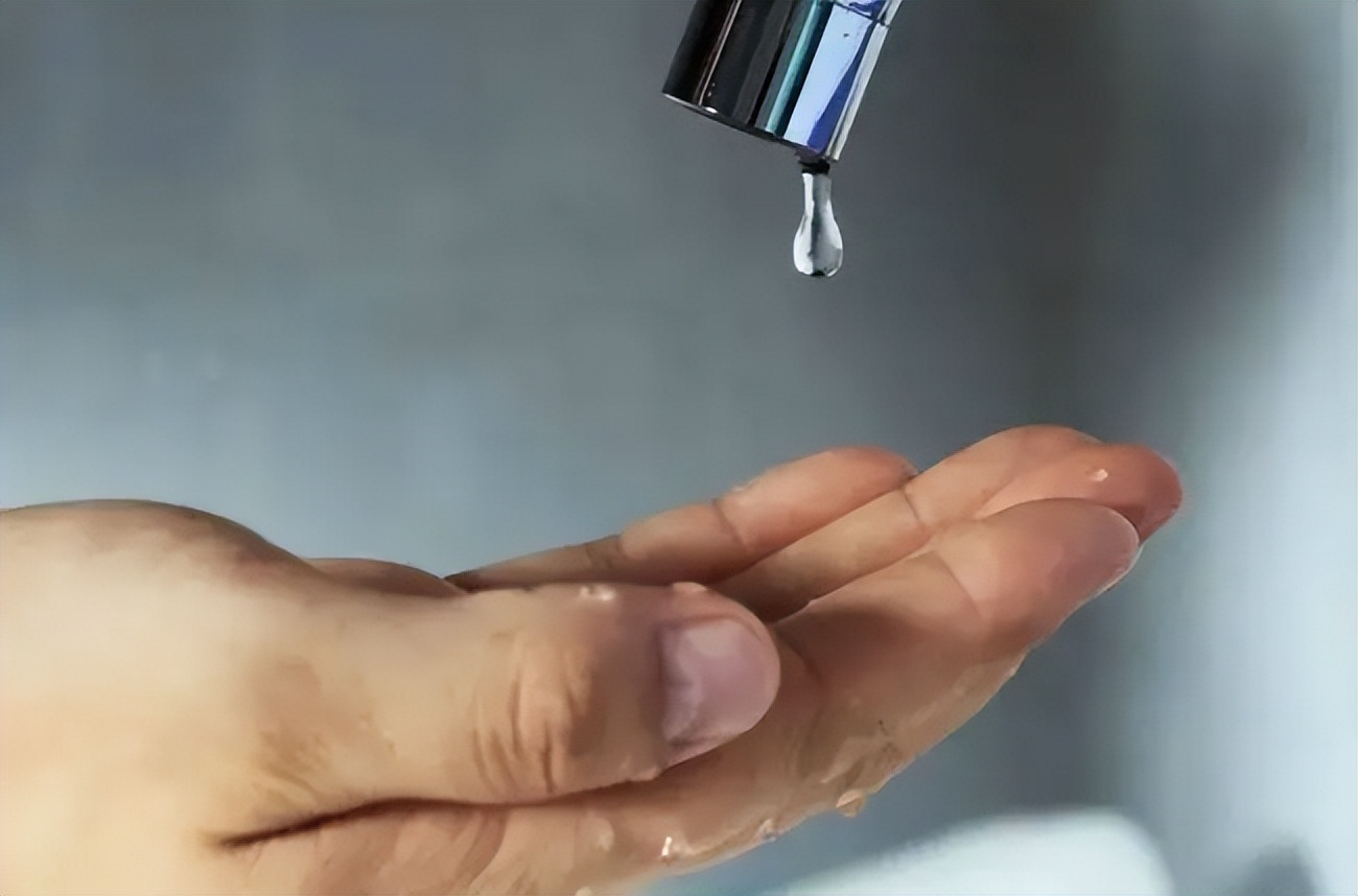 净水器水管堵塞怎么处理,管道堵塞水压小怎么解决