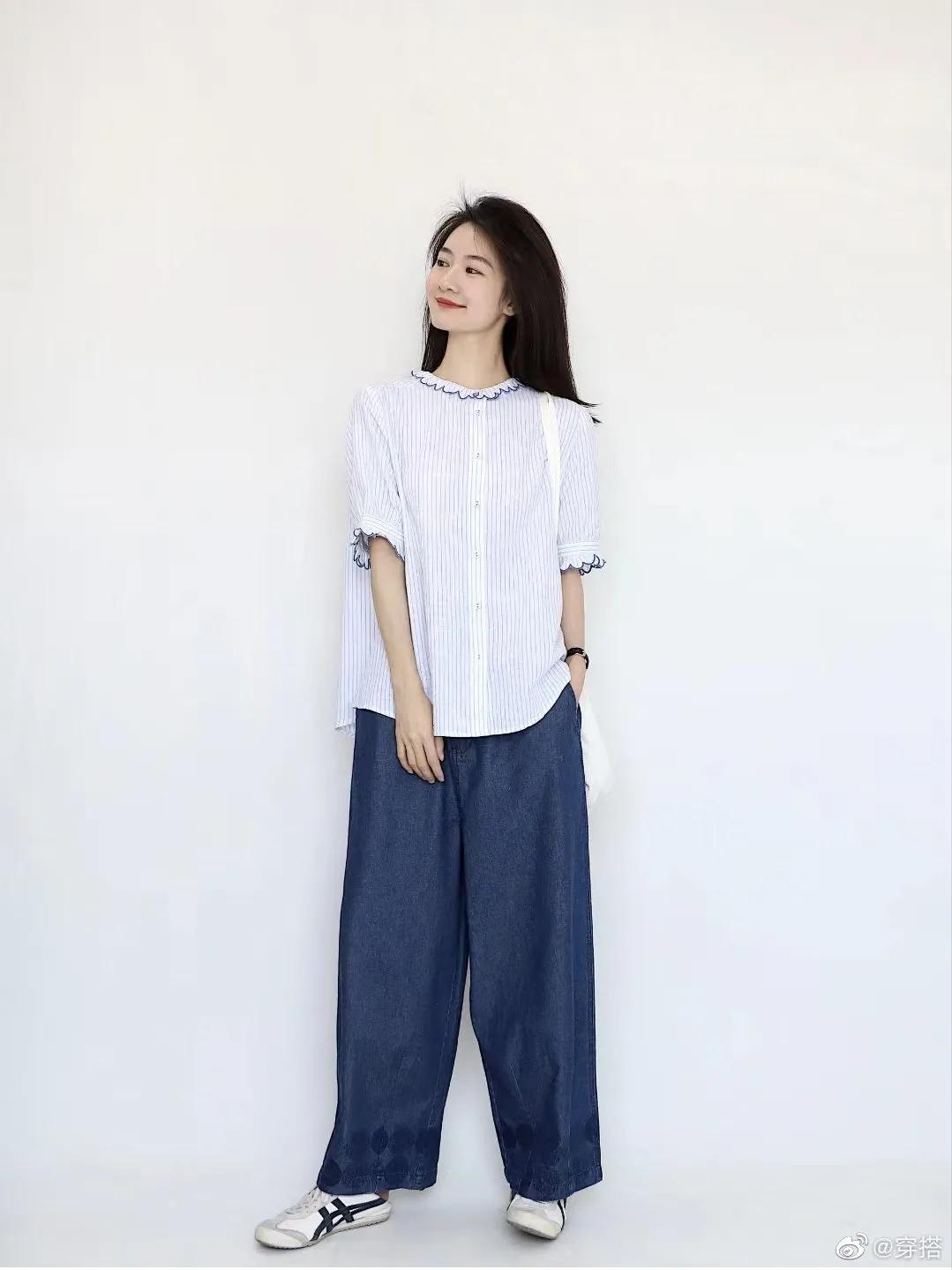 夏天怎么搭配衣服的颜色最显温柔,夏季蓝色外搭里面穿什么颜色好看