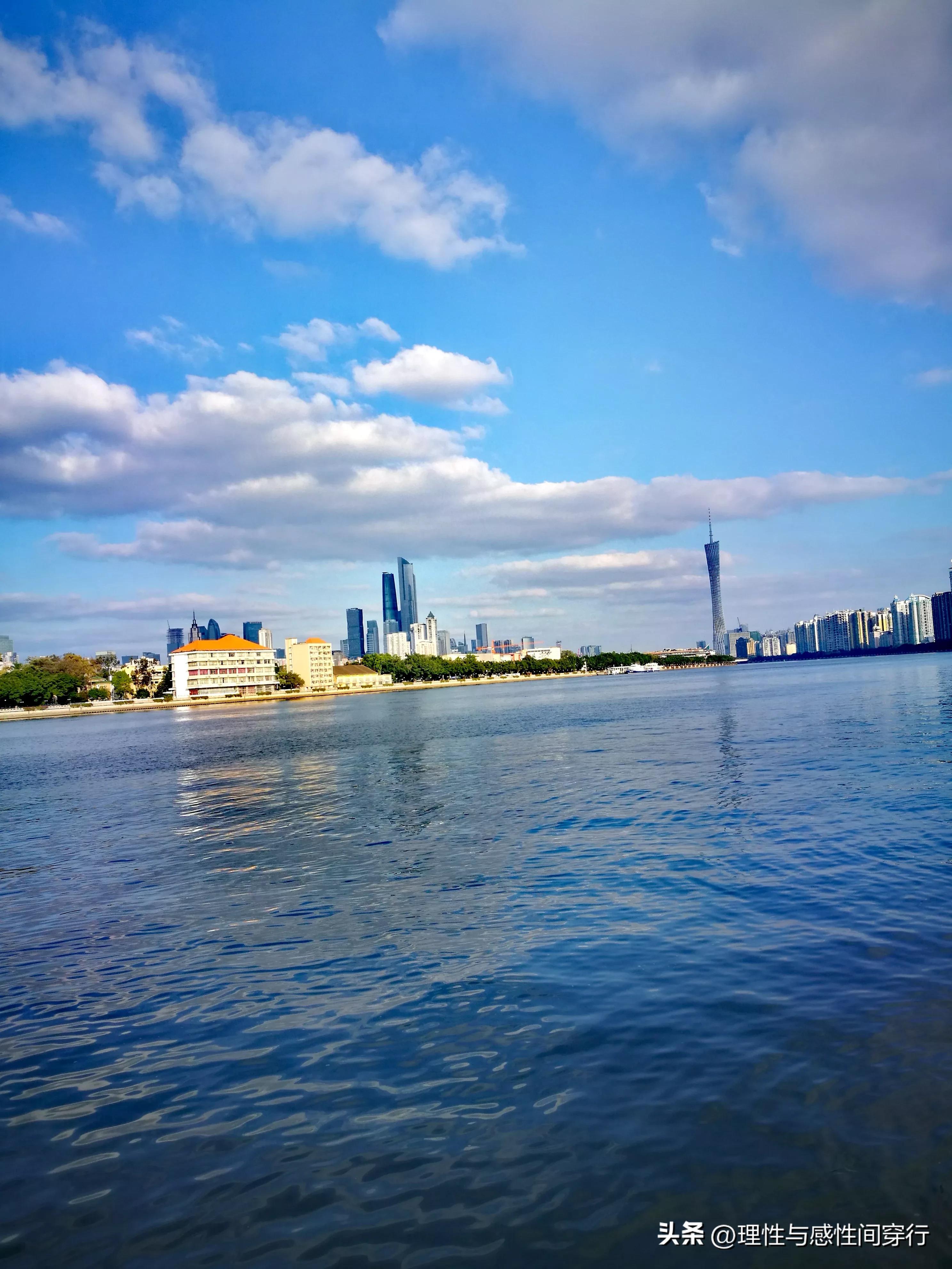 在越南偶遇新加坡小伙,才发现海外华人的眼里竟有着不同的中国