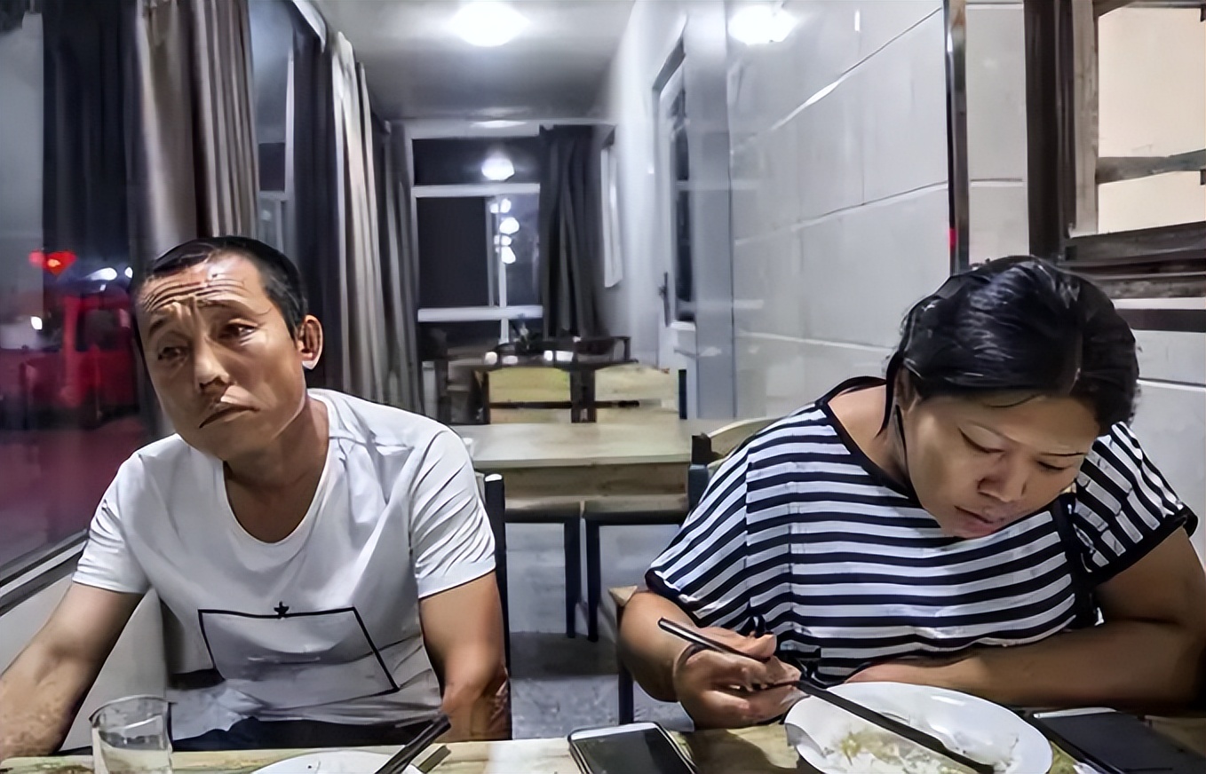 90后夫妻俩卡车司机记录生活,安徽90后卡车小夫妻