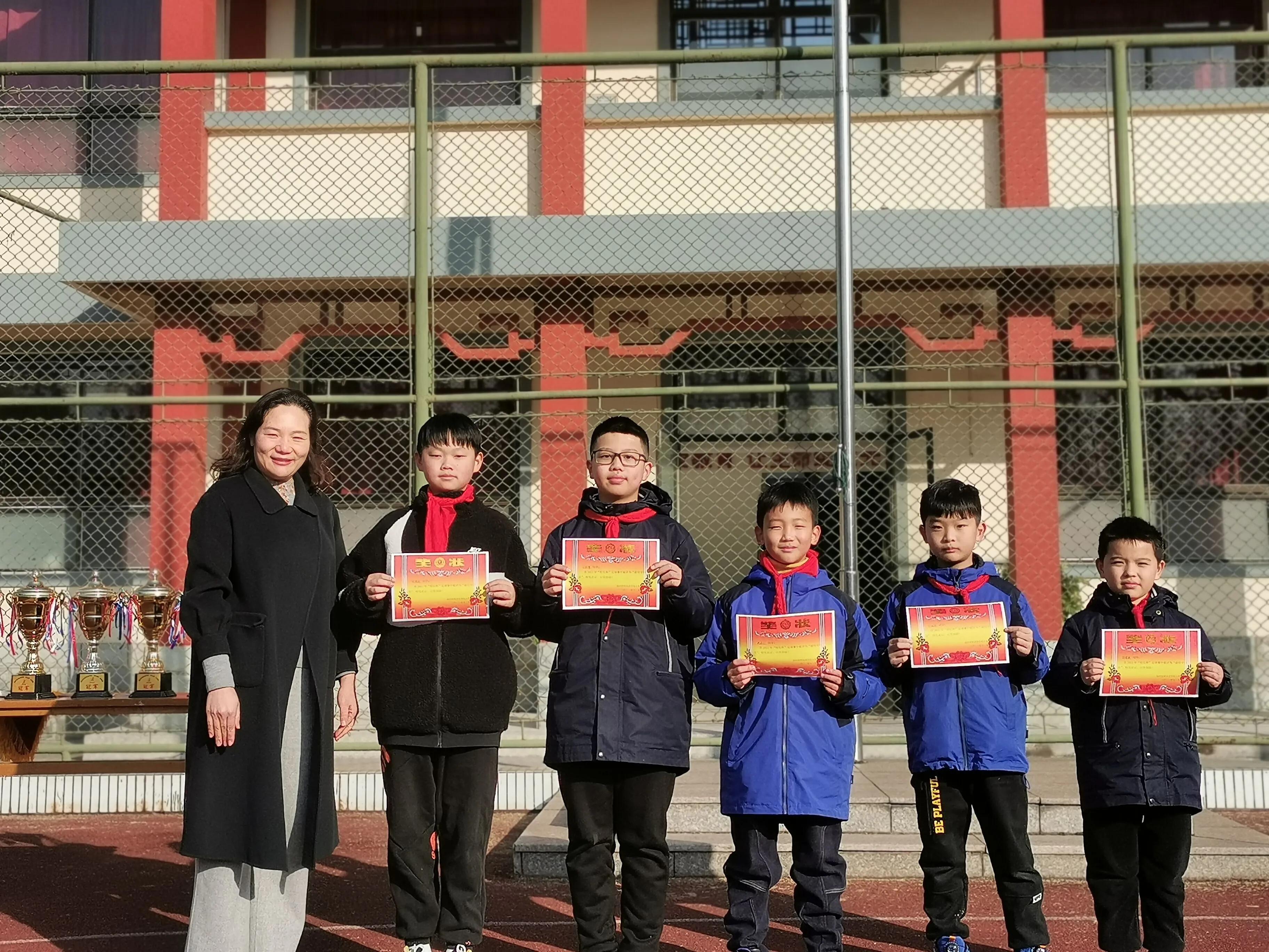 校长杯校园足球联赛开幕仪式,扬州世明双语学校足球队