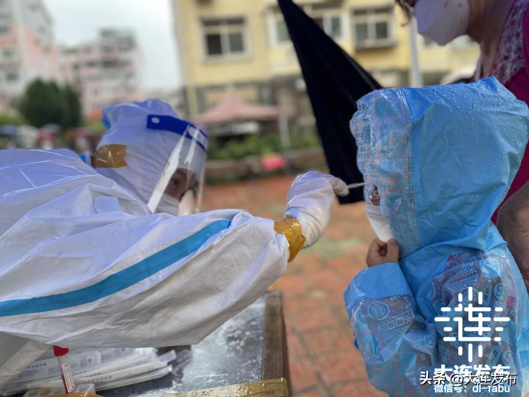 首个风暴潮海浪双红警报发布,风暴潮和海浪警报发布