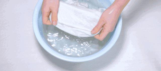 不能干洗的羽绒服怎么清洁,羽绒服不能水洗怎么清理