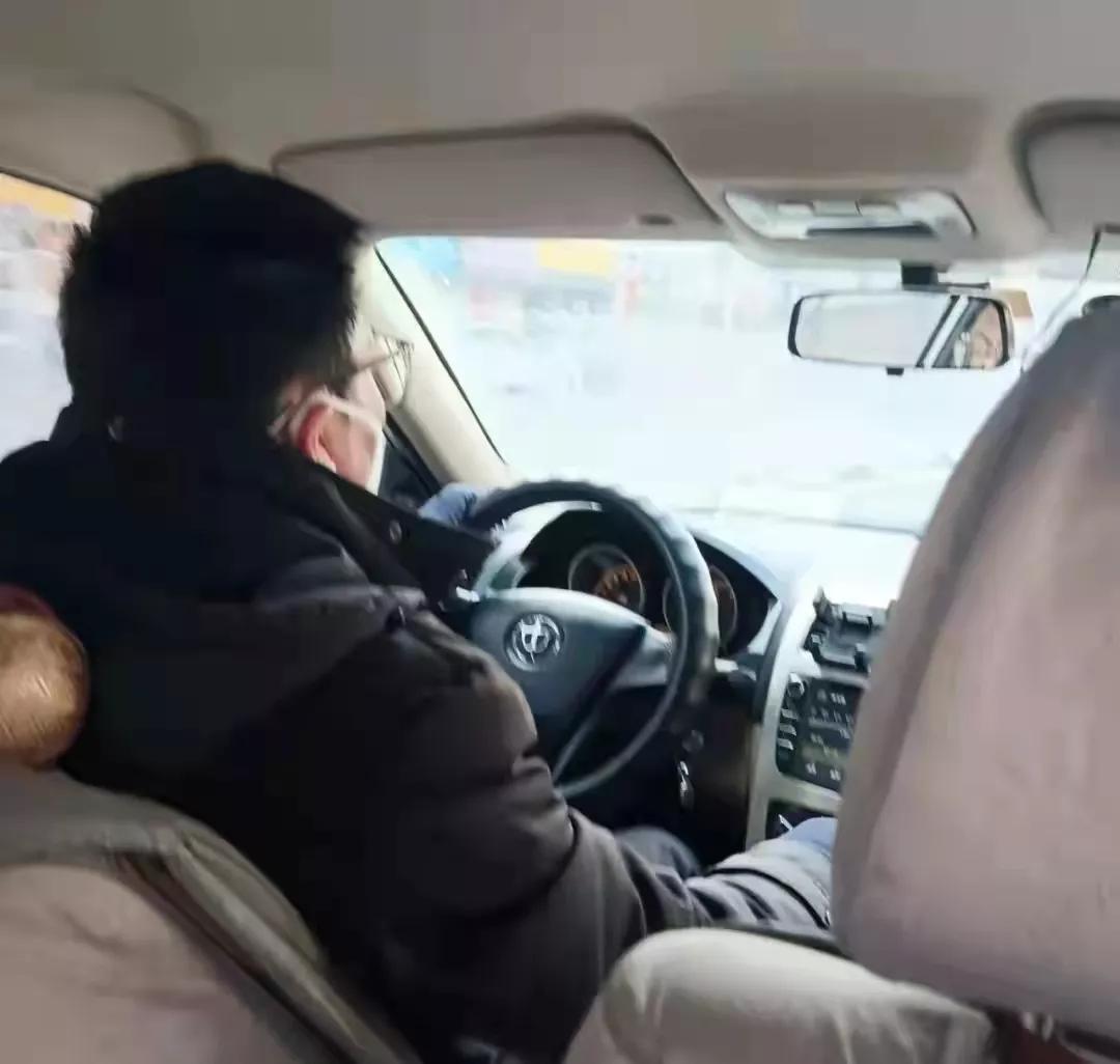 义无反顾支援前线抗击疫情,众志成城抗击疫情志愿者在行动