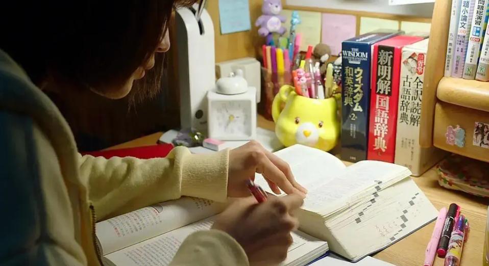 垫底辣妹现实生活中的故事,垫底辣妹励志画面