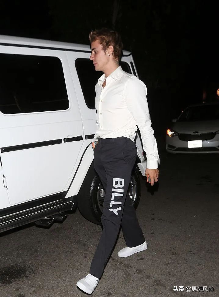 男士衬衫黑色搭配什么颜色裤子,白色衬衫搭配什么颜色裤子好看男