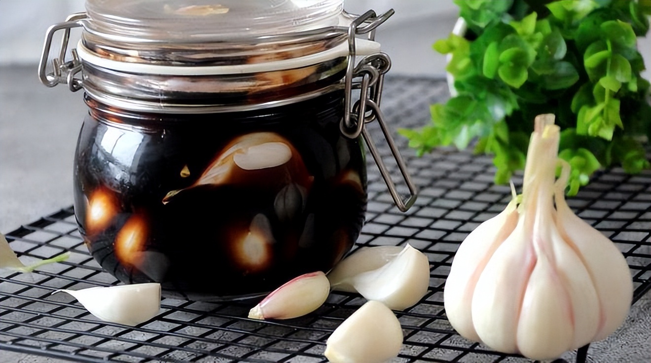 吃饺子不吃蒜香味少一半下一句,吃饭不吃蒜香味少一半下一句