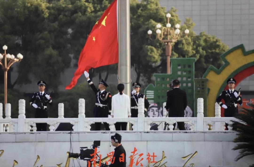 八一广场今天的最新视频,八一建军节一个热血沸腾的场面