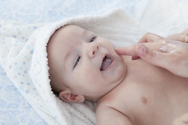 婴儿干性湿疹怎样才能彻底好,婴幼儿干性湿疹怎么护理保湿