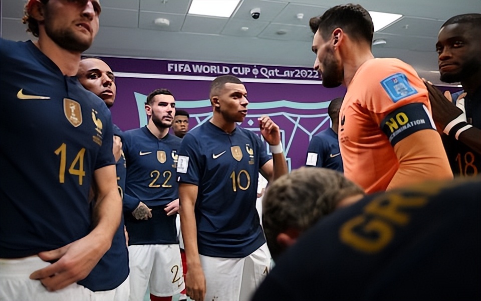 英格兰凯恩被打,英格兰凯恩遗憾场景