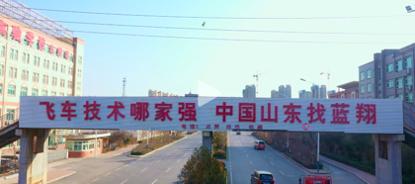 蓝翔学姐直播名场面,蓝翔学姐直播开挖掘机