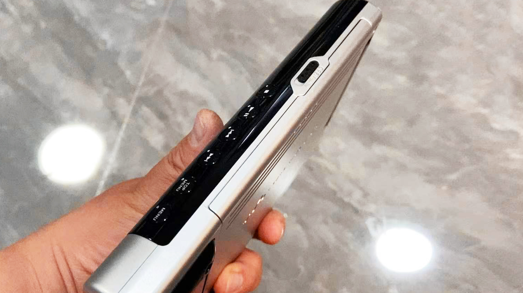 外观像mp4的手机,特别像mp4的手机