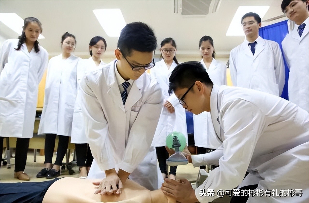 医学专业，有哪些优缺点，要不要报考，哪些同学适合学习医学