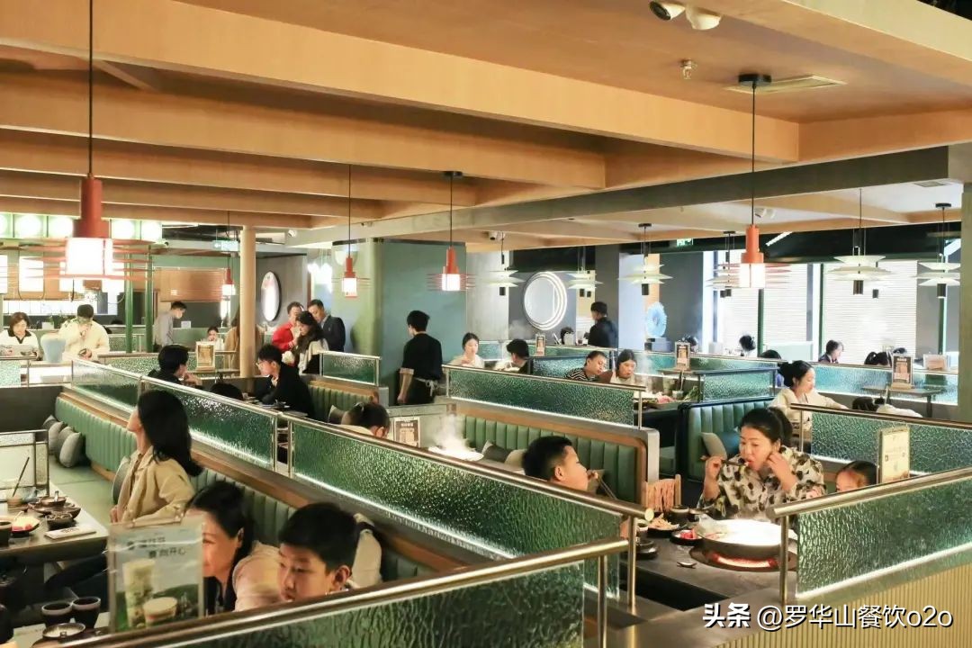 7年跻身火锅三雄，近300家店20+亿！这个火锅品牌凭啥突围开挂？