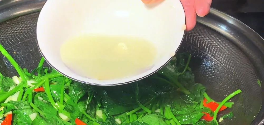 什么食物可以增强免疫力抗病毒 (抗病毒中吃什么食物增加免疫力)