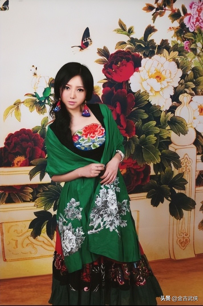 步非烟革金庸的命议论文开头,步非烟是女作家吗