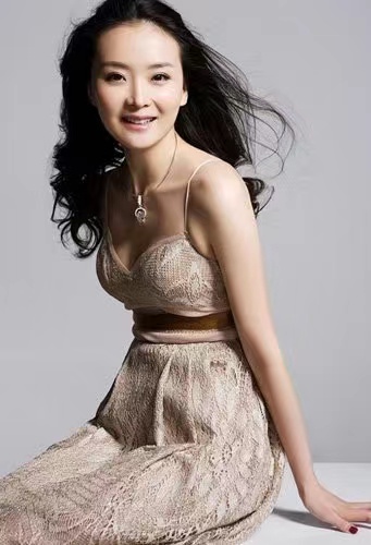 王艳23岁嫁入豪门跟老公差几岁,王艳嫁入豪门真实生活