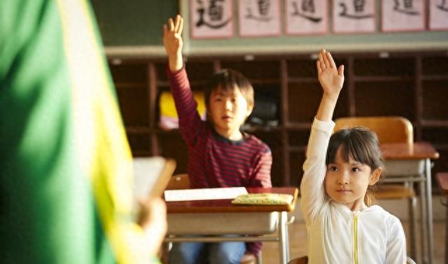 火爆全网！辽宁理工学院小树林不雅视频大揭秘！官方声明震惊！