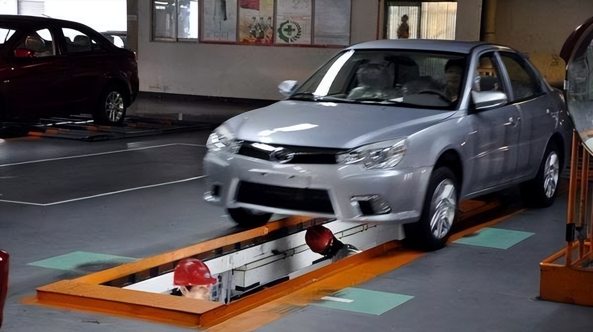 私家车年检超过一个月怎么办,私家车年检过了六年免检