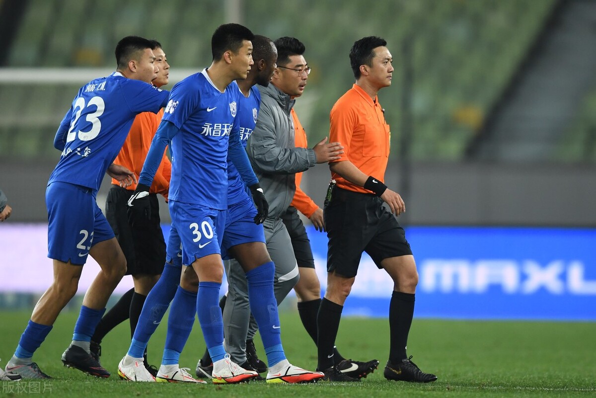 沧州雄狮足球俱乐部赛后冲突,沧州雄狮队两球员赛后互殴遭重罚