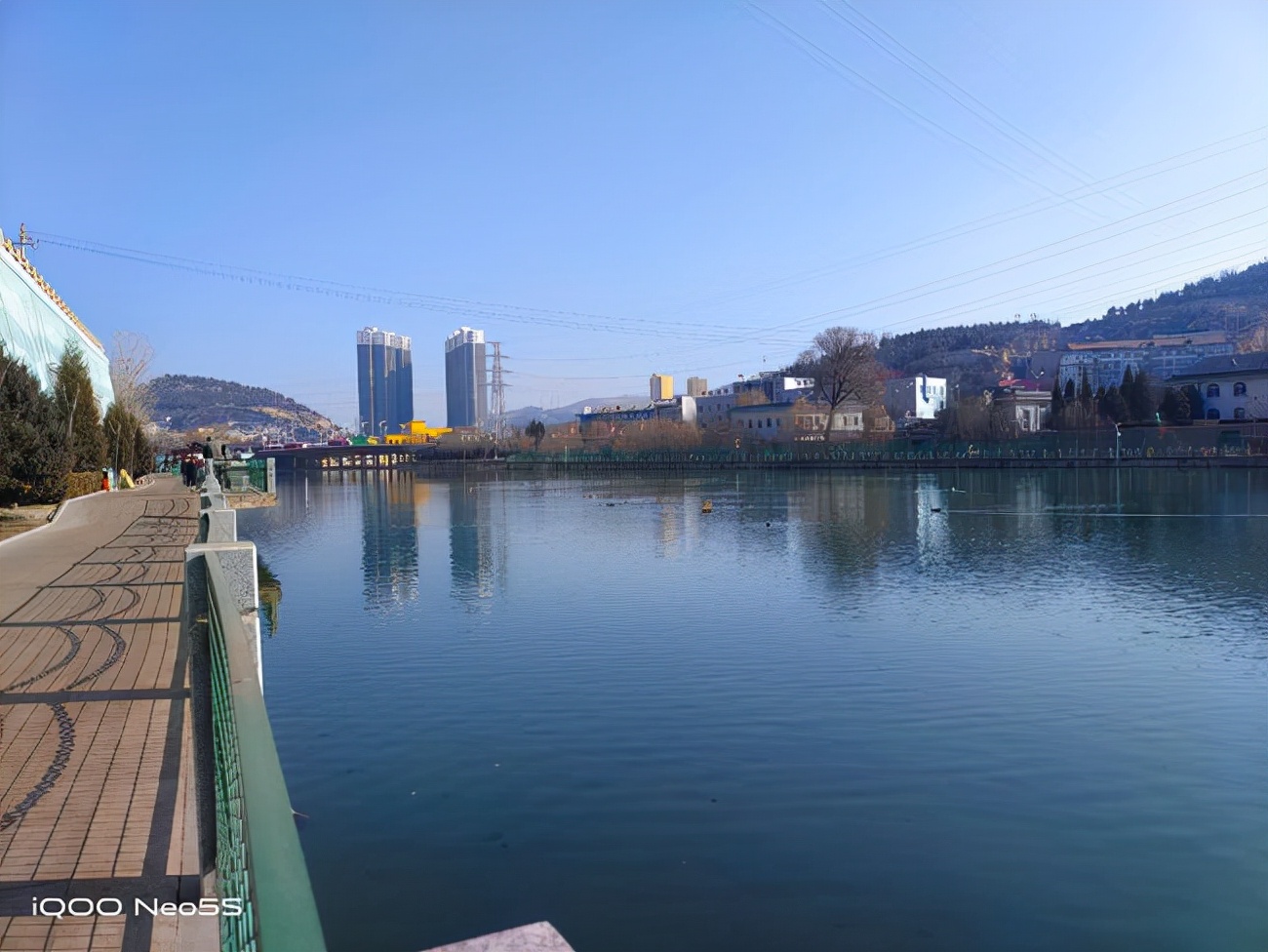 iqooneo5和iqooneo5s哪个好,iqooneo5s黑色上手体验