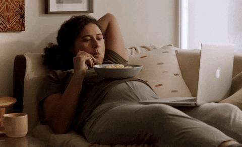 救命女孩子,女朋友最近腰痛是什么原因呀