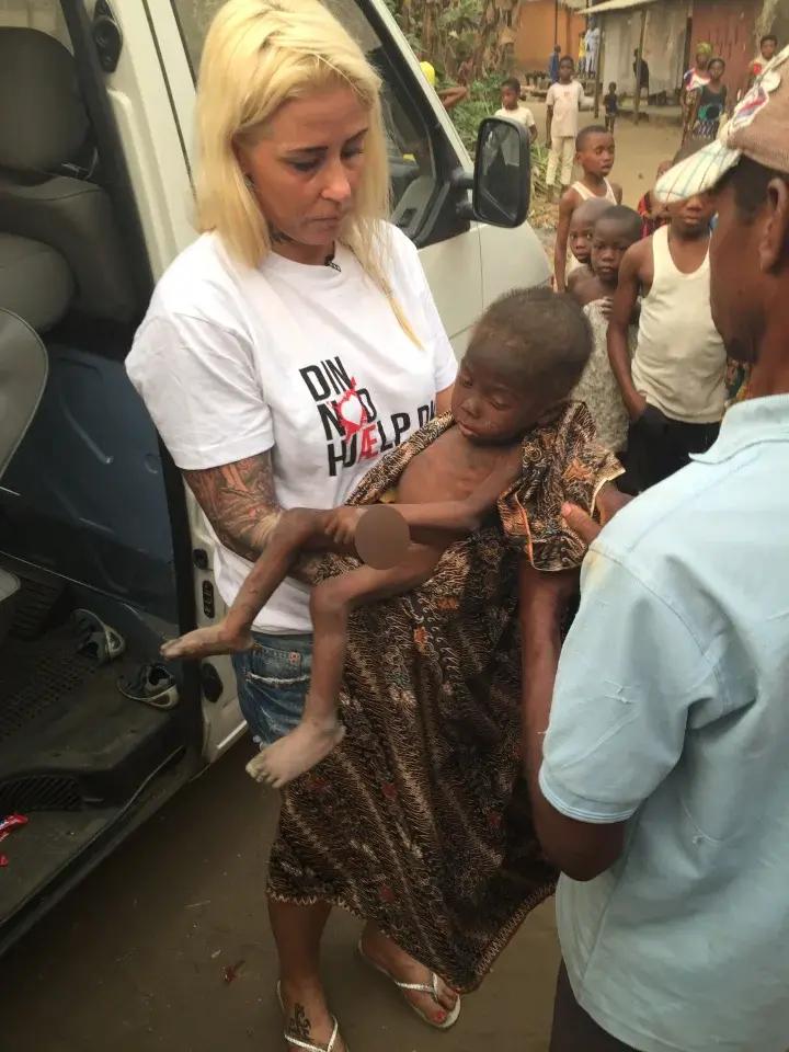 2016年，那个被白人美女喂水喝的非洲男孩，6年后的他怎么样了？