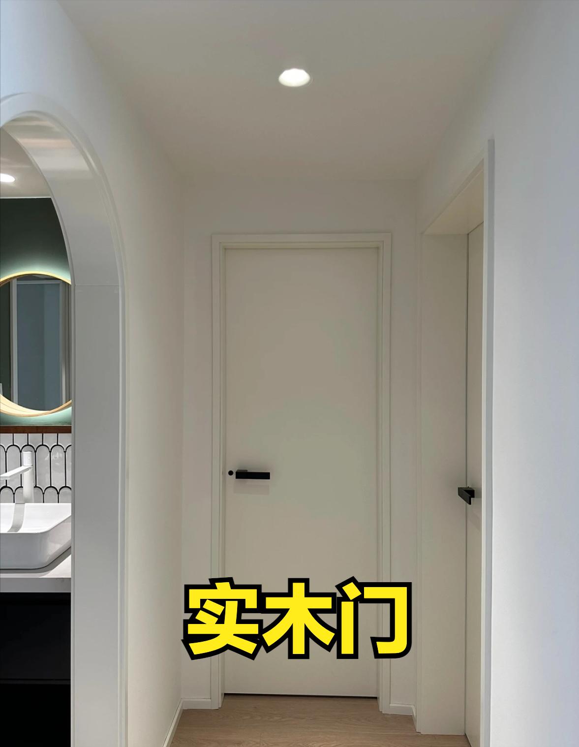 换了1次卫生间门，我终于知道了铝镁合金玻璃门和实木门的区别