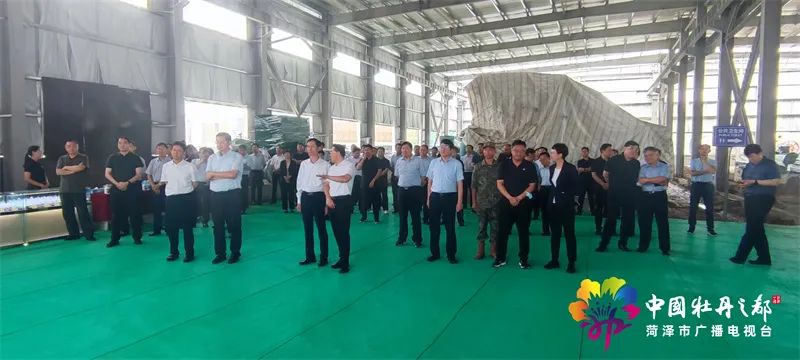 主要领导实地考察项目建设,县委书记带队观摩项目建设