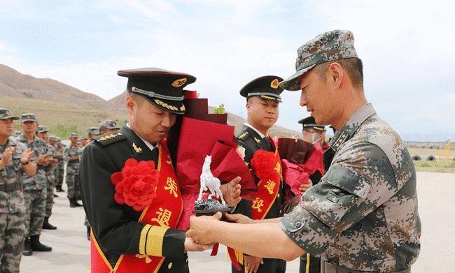 军官有特殊情况可以提前退役吗,2021年军官满多少年可以退役