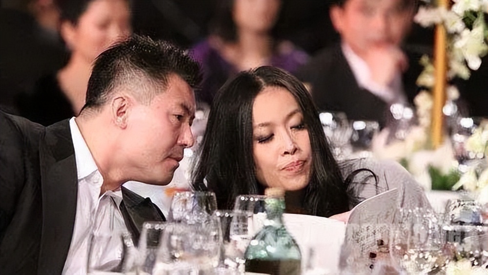 28岁爱上浪子男友，37岁生子惨遭出轨，歌坛“大姐大”的彪悍情史