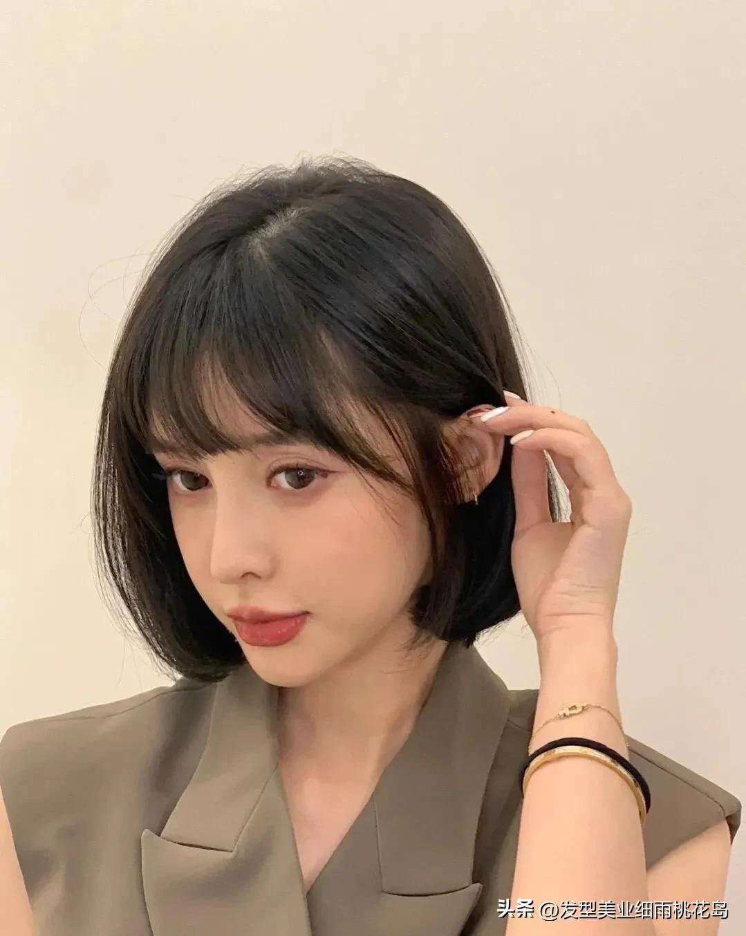 可爱短发女生图片,短发编发学生可爱