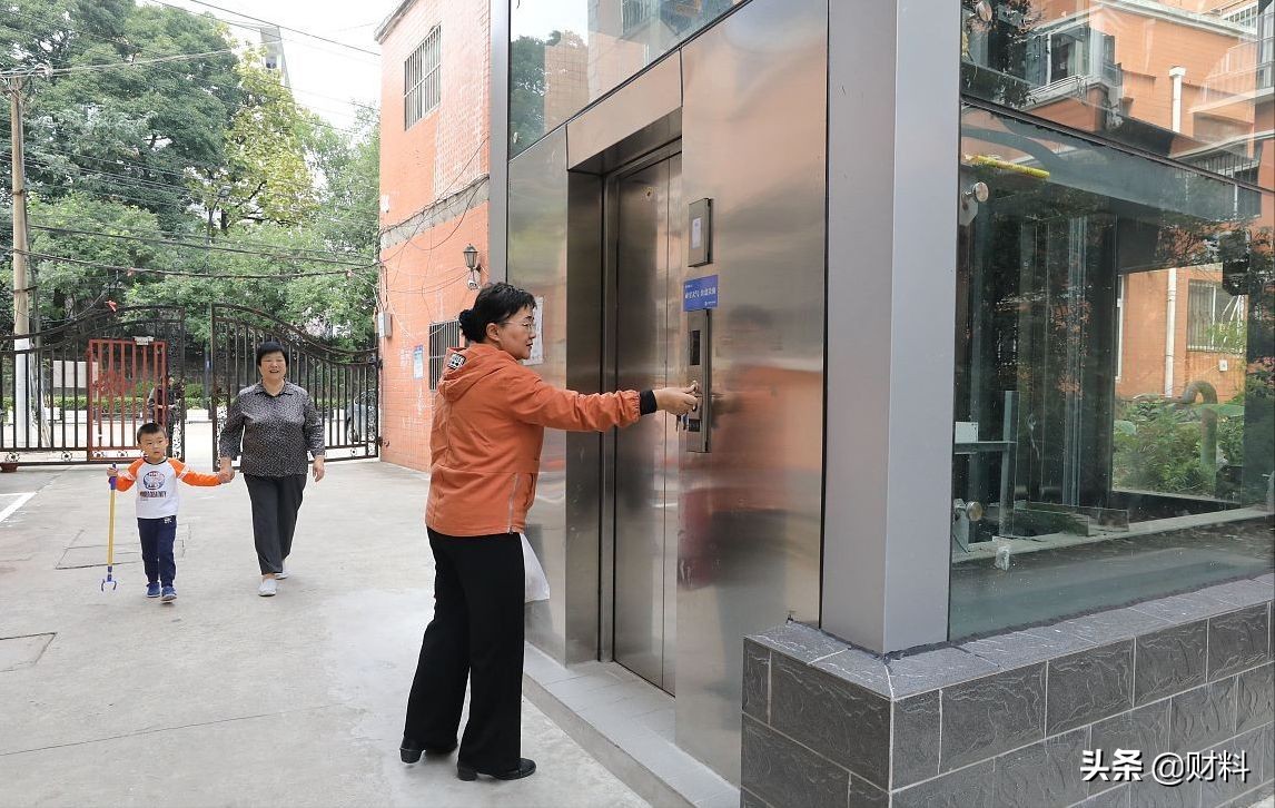 旧小区加装电梯最新规定,老旧小区加装电梯一楼反对视频