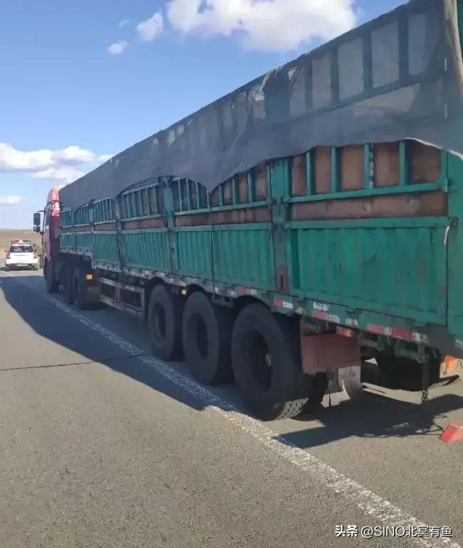 高速公路应急车道几种违法行为,高速上违规使用应急车道要罚款吗