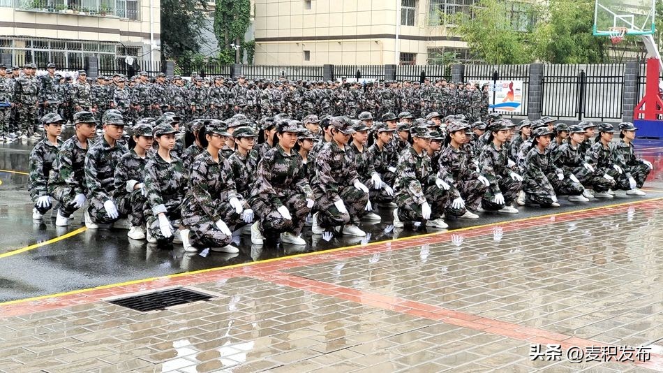 龙园学校军训演出,军训汇演展风采青春扬帆新起航