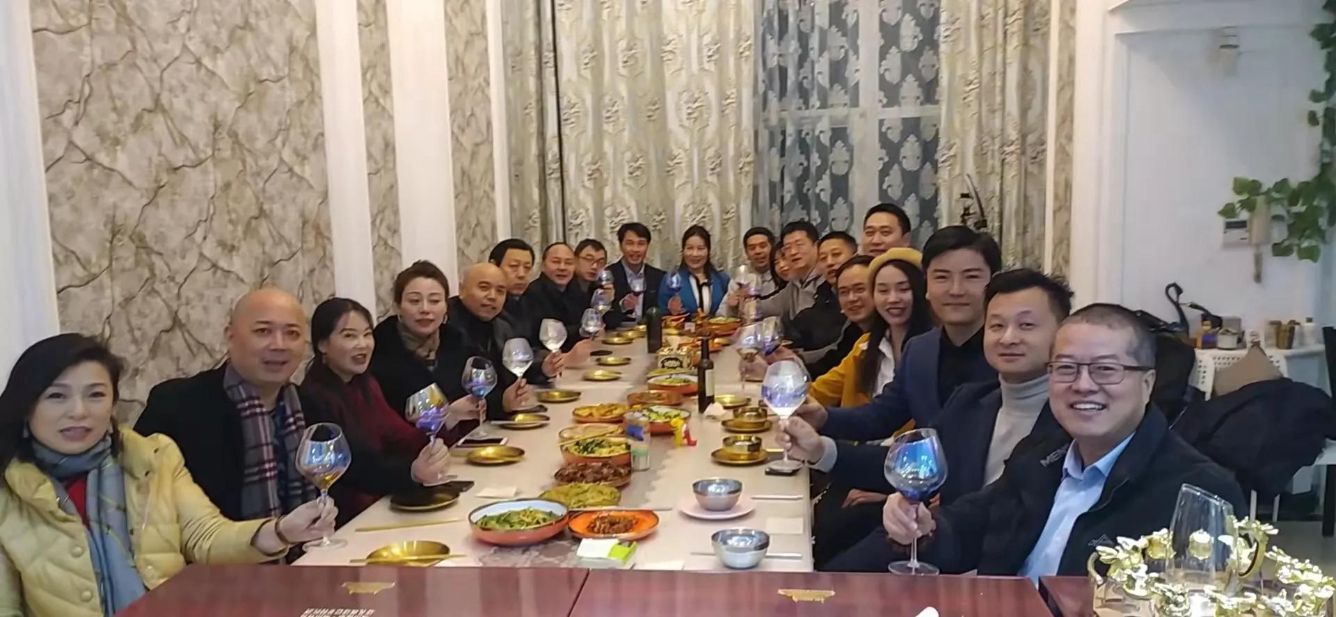 83年出生女适合做什么生意,82年女孩河南创业