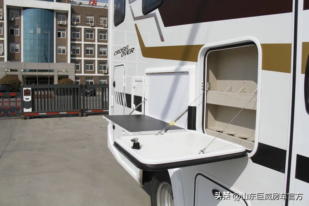 178万依维柯双拓展房车,依维柯b型房车