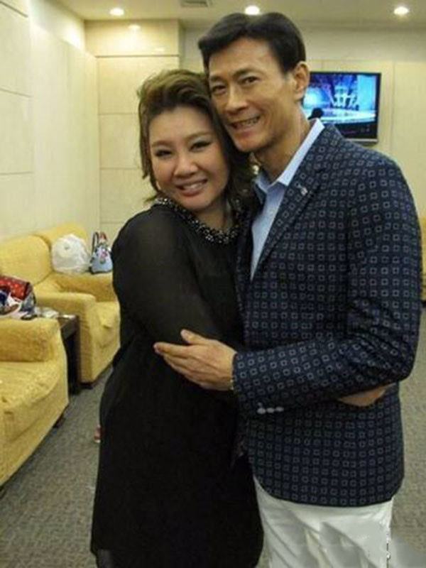 郑欣宜助阵郑少秋视频,郑欣宜郑少秋修复关系