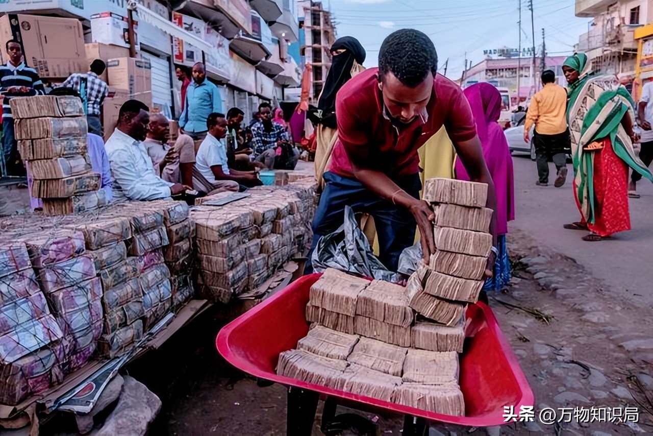 非洲索马里兰人用麻袋装钱，却个个瘦骨嶙峋，这是为什么