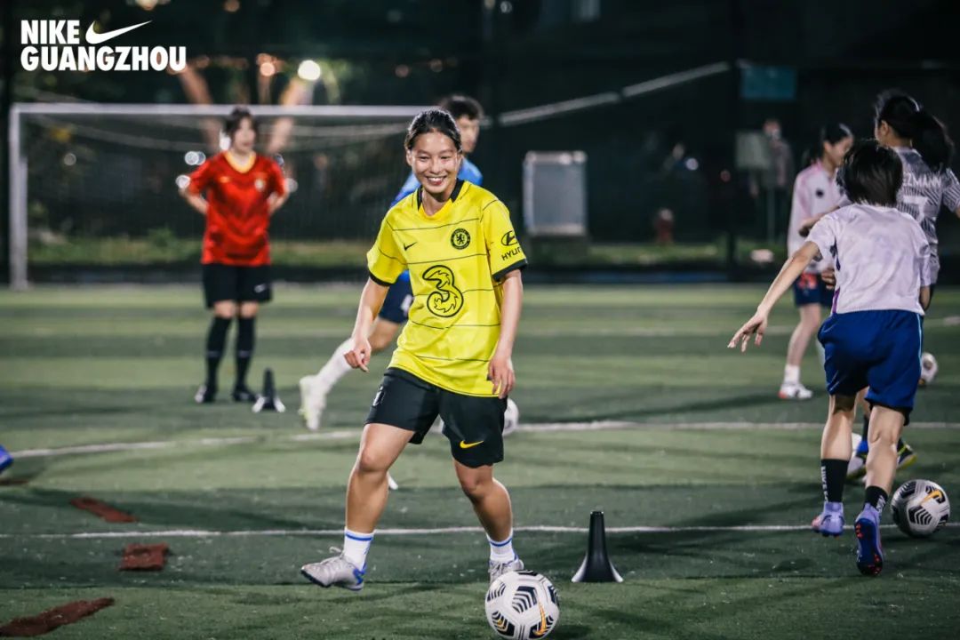 瓒崇悆濂冲骞夸笢,瓒崇悆濂冲骞垮窞