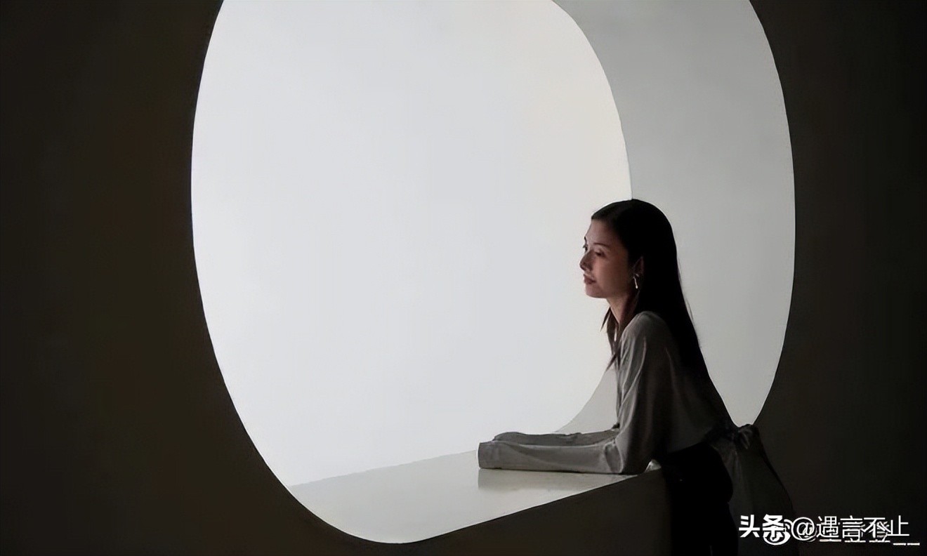 除了美貌，传奇为什么总发生在她身上？