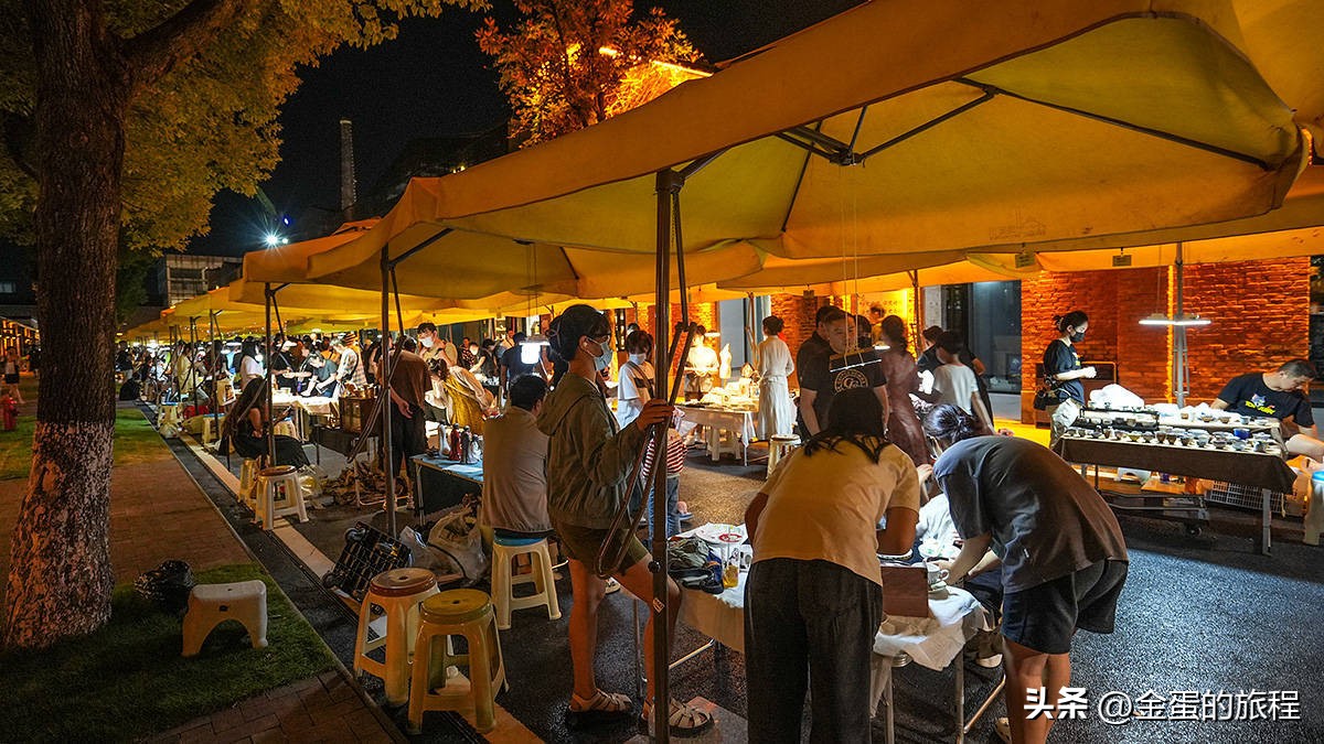 景德镇好玩的夜市卖陶瓷,景德镇陶溪川夜市瓷器