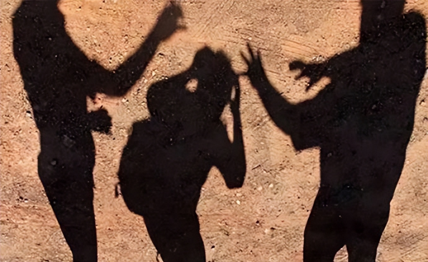 初中校园霸凌被家长暴打,15岁少年校园霸凌被打