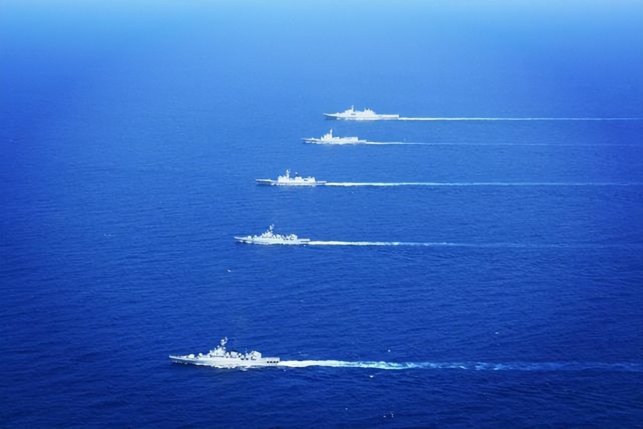 中越海军在南海联合演习，里根号刚出场就遇冷，美国当场遭打脸。